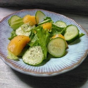 柿とフリルレタスのサラダ